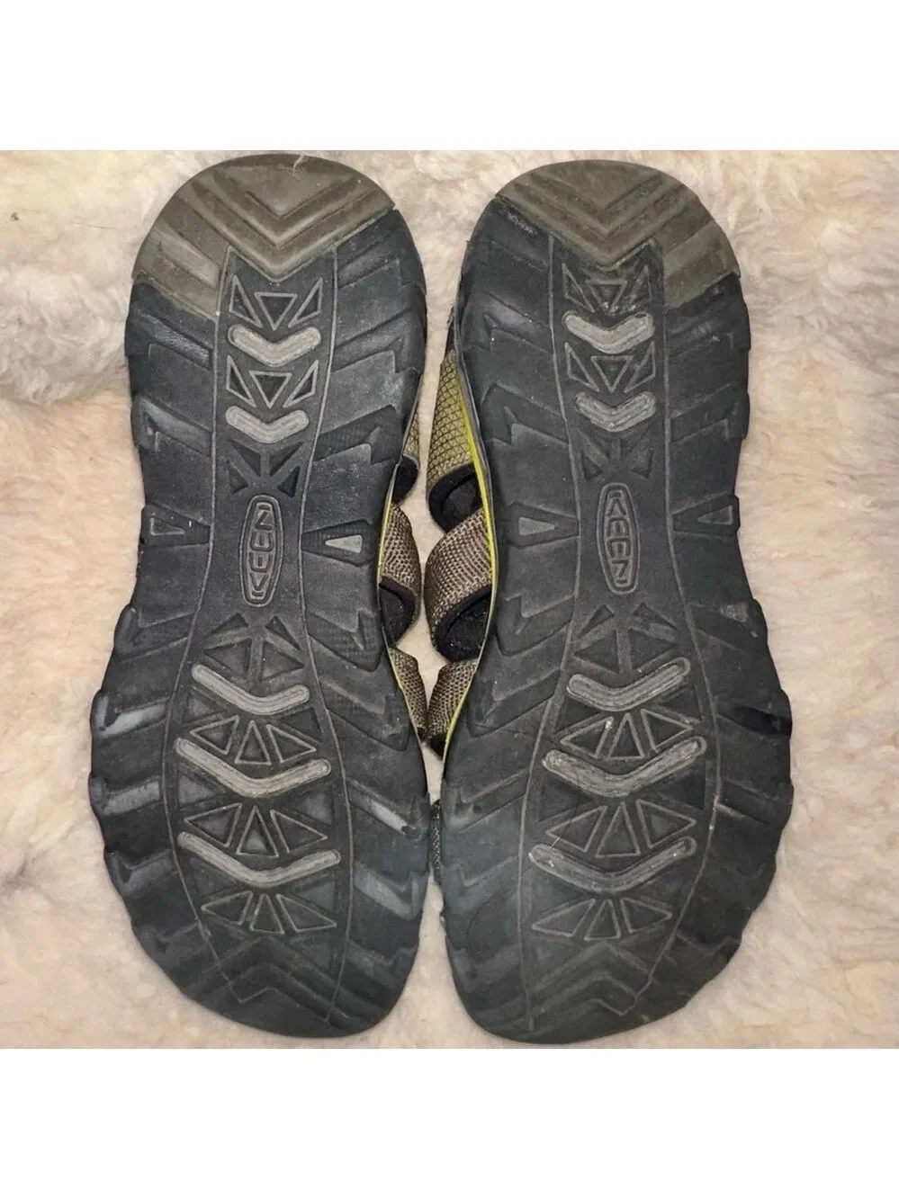 EUC Big Kids Size 6 Keen Olive Green Waterproof Hiking Sandals